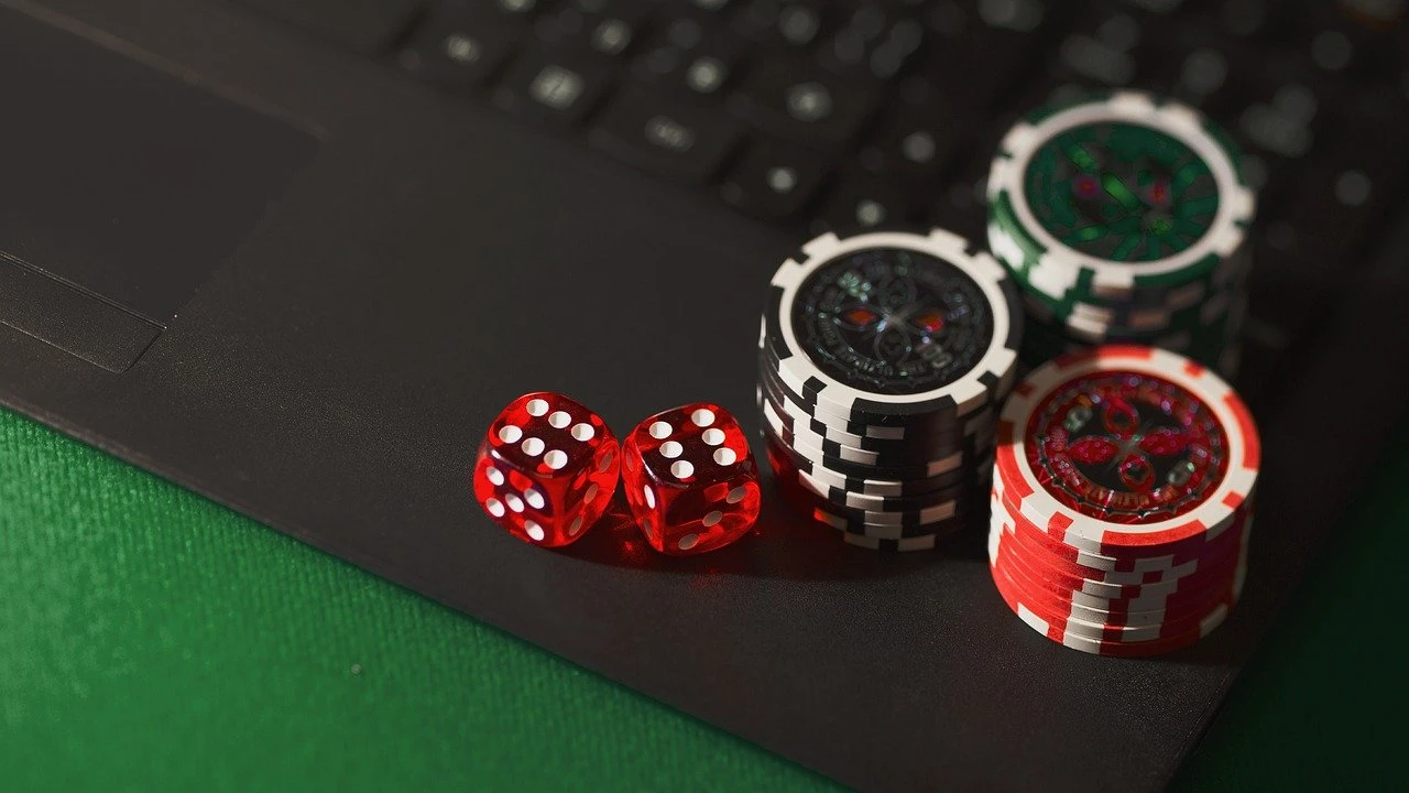 Beyond Texas Hold’em: A Global Tour of Poker Variants and Their Hidden Strategies